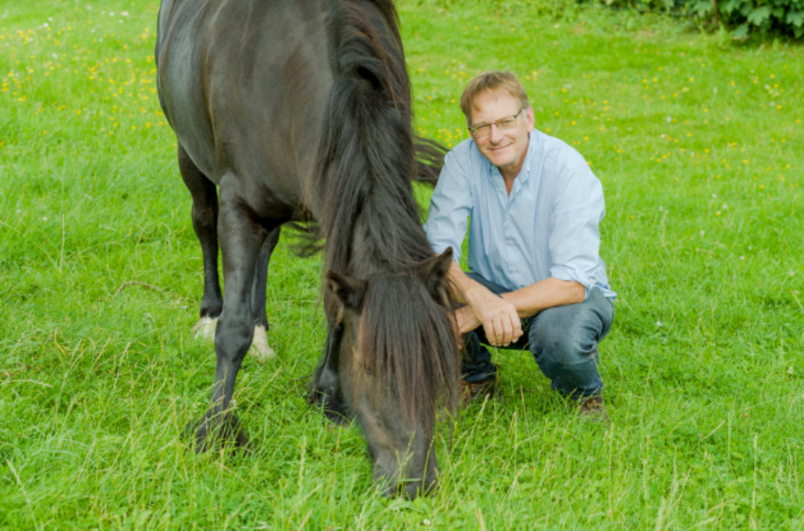 roger sewill and scarlet